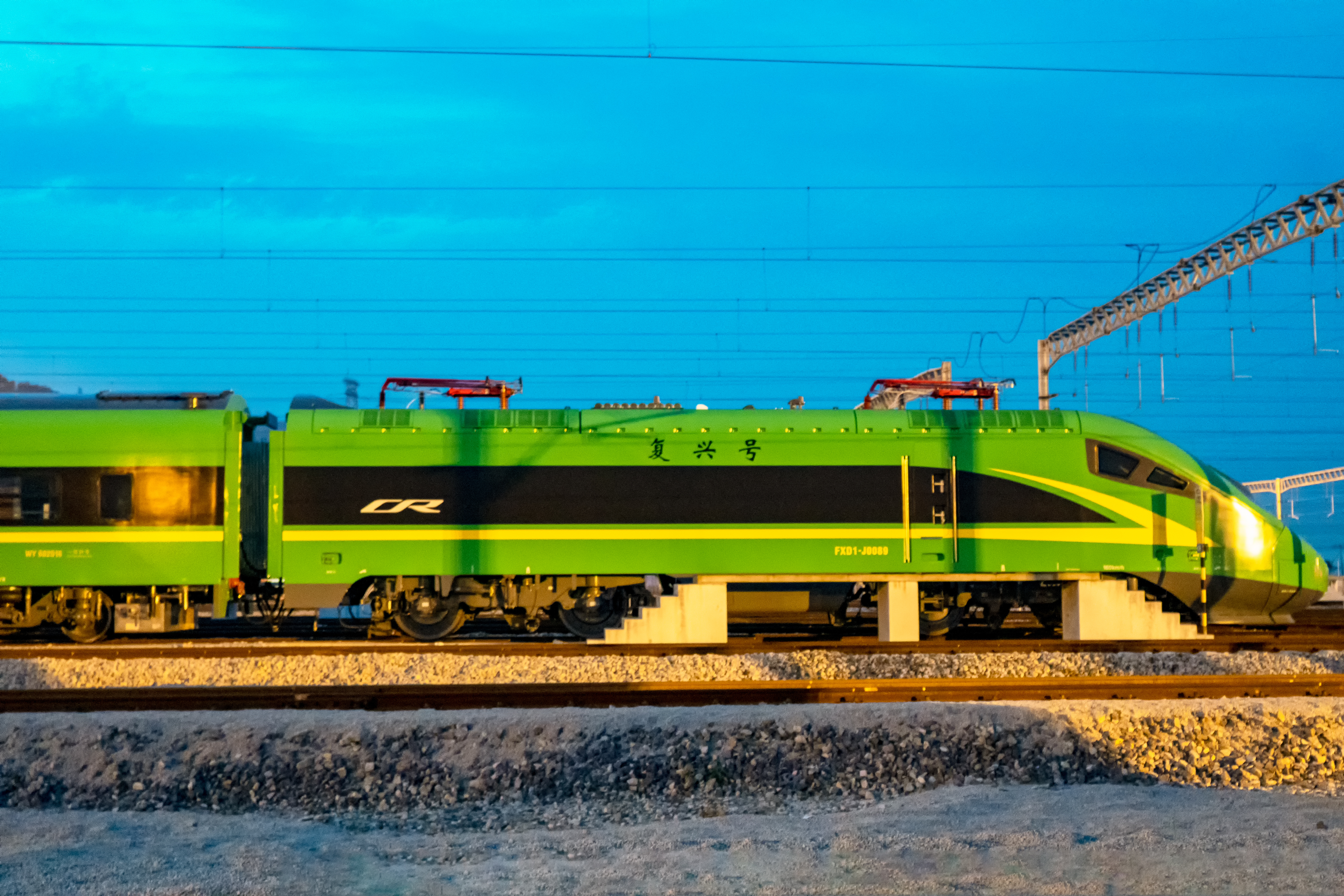 CR200J型复兴号动车组&ldquo;绿巨人&rdquo;